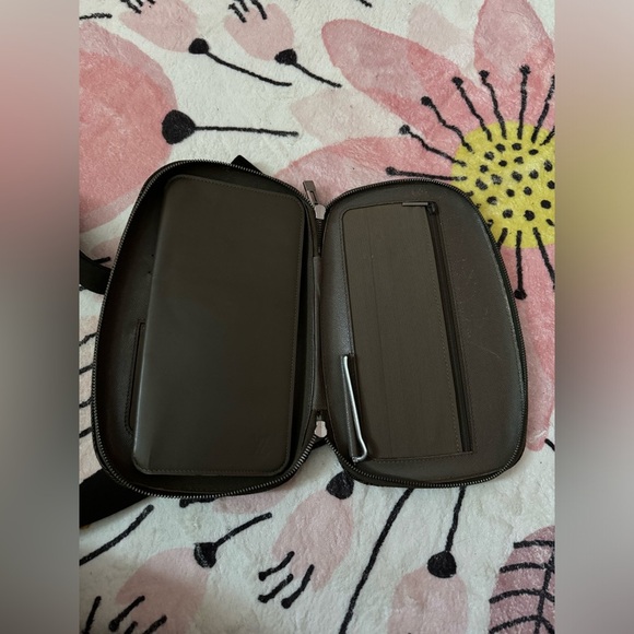 EUC Auth LOUIS VUITTON M93500 Damier Géant Marge Body Sling Bag - Picture 7 of 11